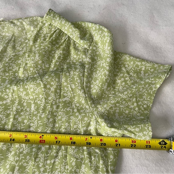 Lush NWOT Sage Cream Floral Wrap Top Summer L - Picture 4 of 7